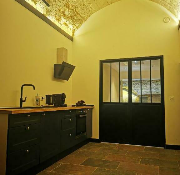 ペンション La Montrieuse, Chambre Individuelle Avec Sauna Et Baignoire Spa