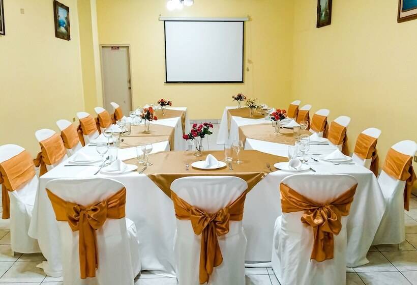 בית מלון כפרי Suites Costa De Oro