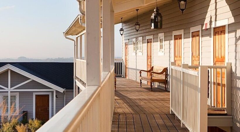 בית מלון כפרי The Lodge