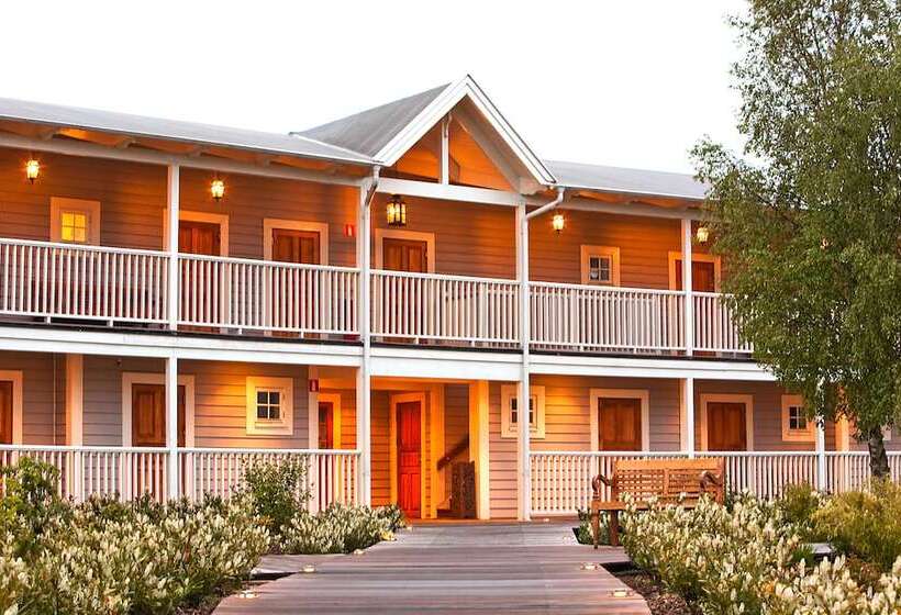 בית מלון כפרי The Lodge