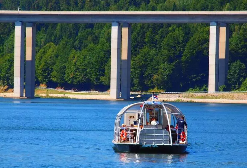 Hotelli Bitoraj Fužine