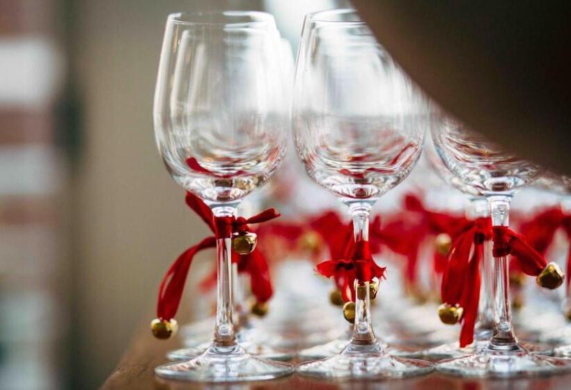 Avanti Lifestyle Hotel Only Adults