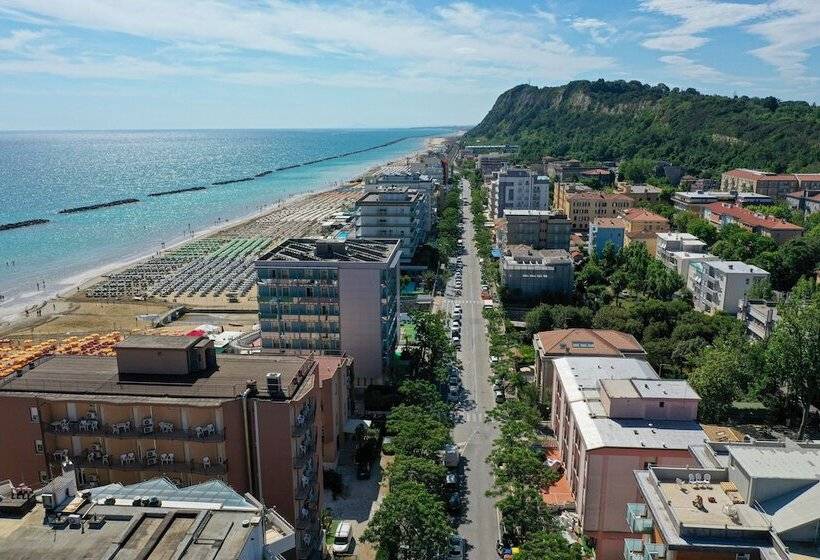 Amadei Hotel Figaro & Apartments