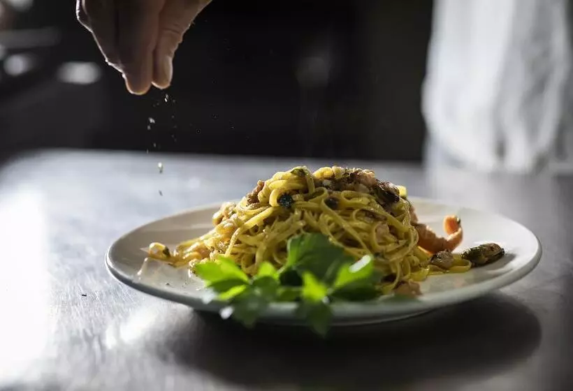 Amadei Hotel Figaro & Apartments