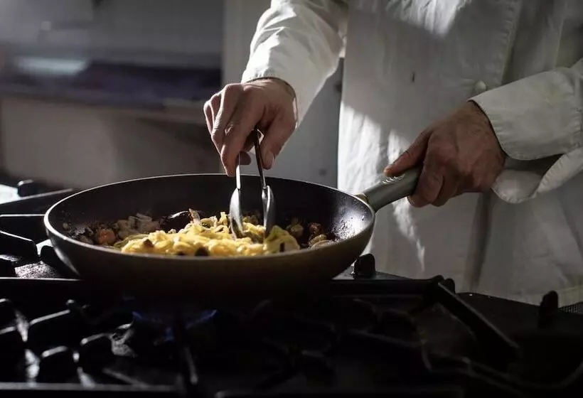 Amadei Hotel Figaro & Apartments