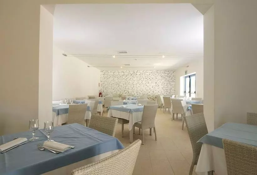 Hotelli Baia Dei Mori