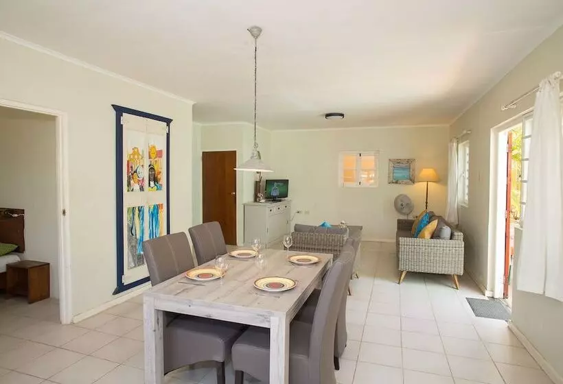هتل Dive Hut   Boutique Apartments