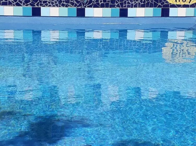 هتل Dive Hut   Boutique Apartments