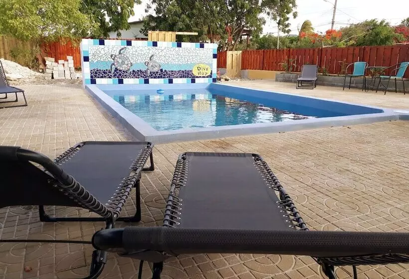 هتل Dive Hut   Boutique Apartments