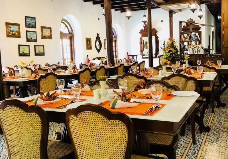 فندق Forte Kochi