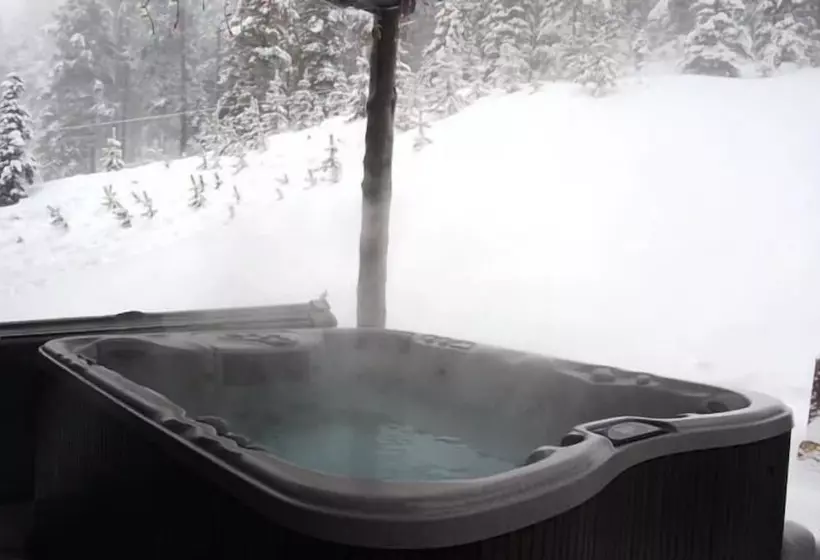 בית מלון כפרי Kowal Ski Cabin By Apex Accommodations