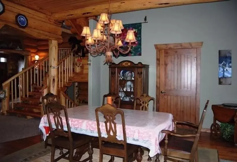 בית מלון כפרי Kowal Ski Cabin By Apex Accommodations