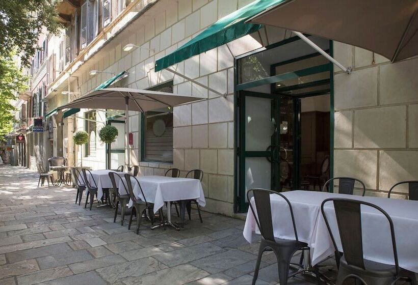 هتل Les Voyageurs