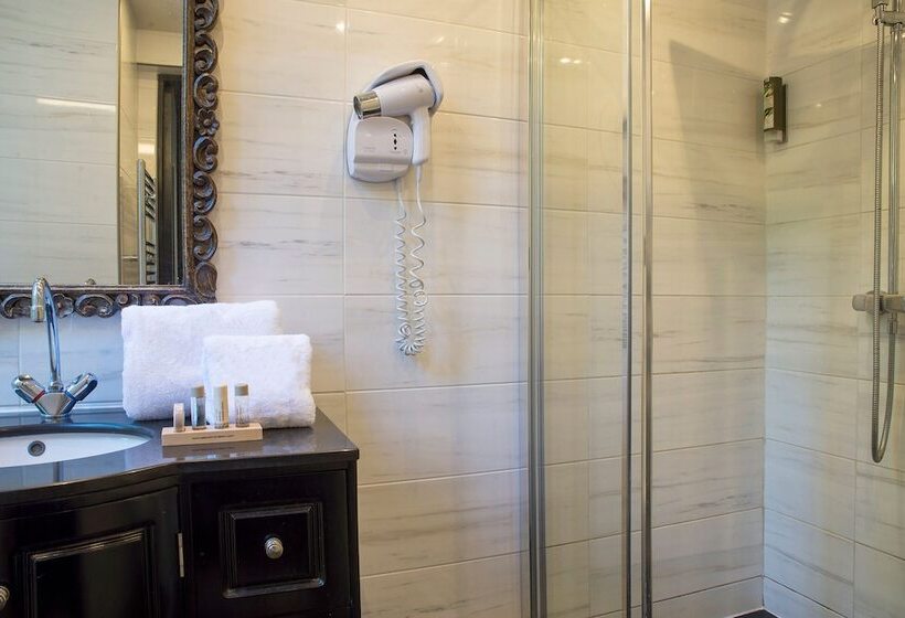 هتل Les Voyageurs