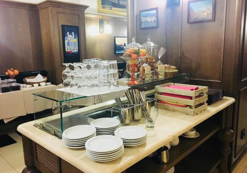 هتل Les Voyageurs