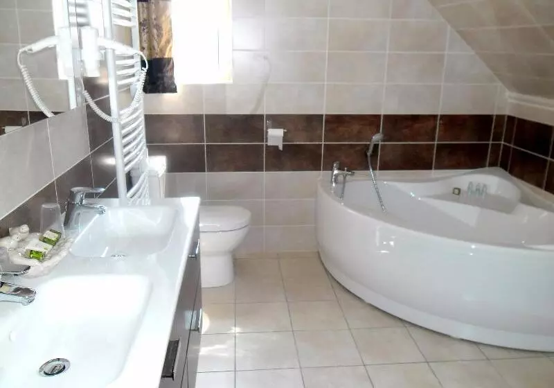 ホテル Hôtel Restaurant Les Collines