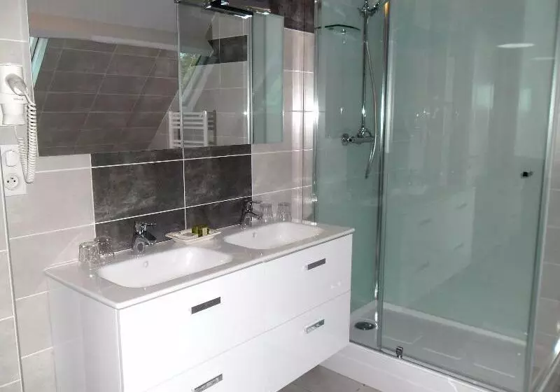 ホテル Hôtel Restaurant Les Collines