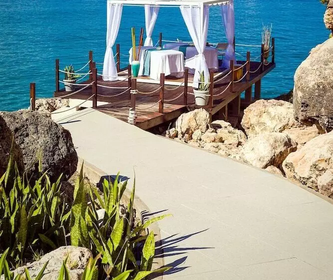 هتل Sonesta Ocean Point Resort  All Inclusive   Adults Only