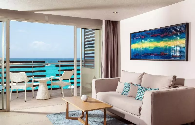 هتل Sonesta Ocean Point Resort  All Inclusive   Adults Only