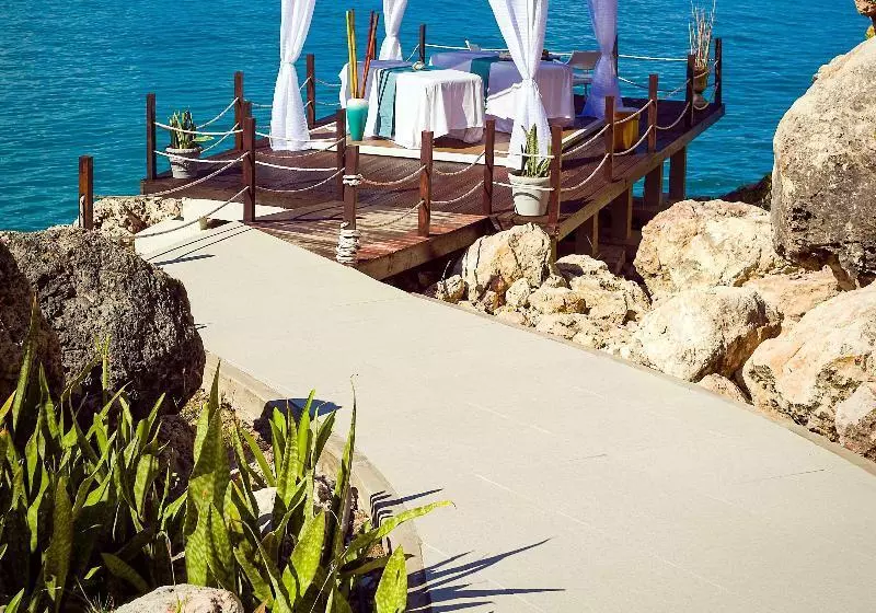 هتل Sonesta Ocean Point Resort  All Inclusive   Adults Only