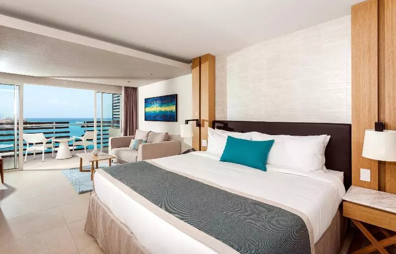 هتل Sonesta Ocean Point Resort  All Inclusive   Adults Only