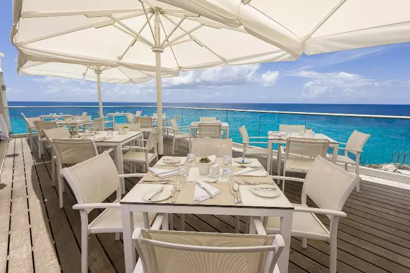 هتل Sonesta Ocean Point Resort  All Inclusive   Adults Only