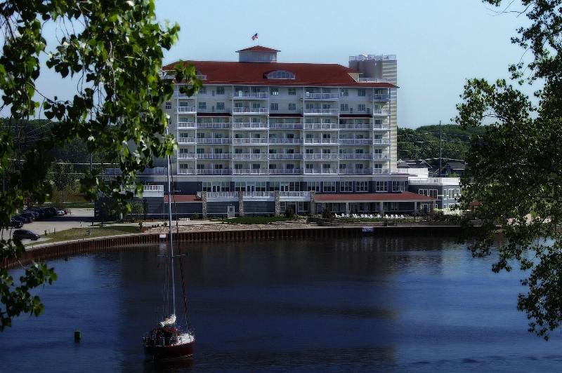 فندق The Inn At Harbor Shores