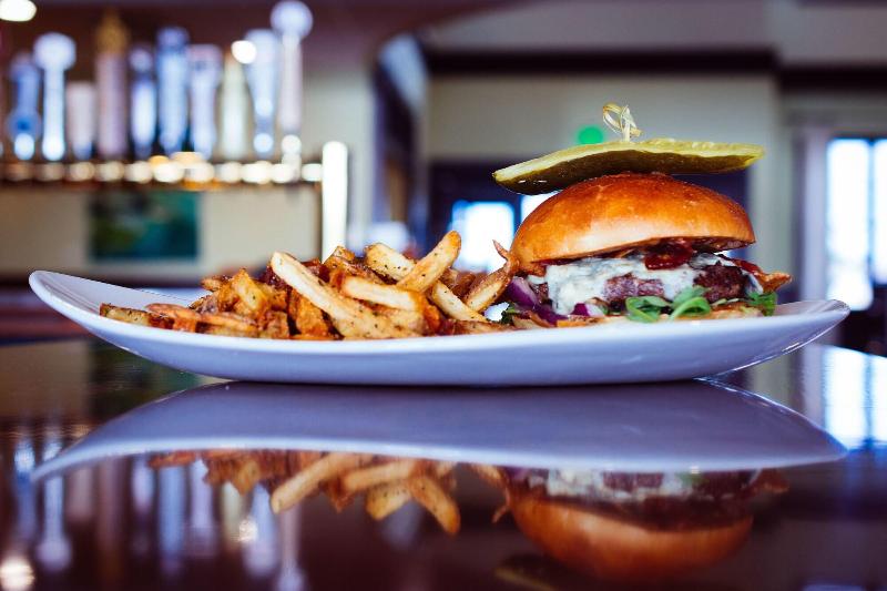 فندق The Inn At Harbor Shores