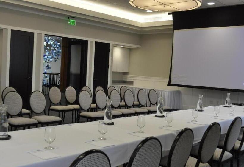 فندق The Inn At Harbor Shores