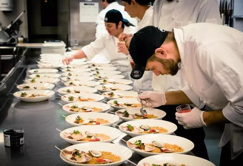 Hotel The Inn At Harbor Shores