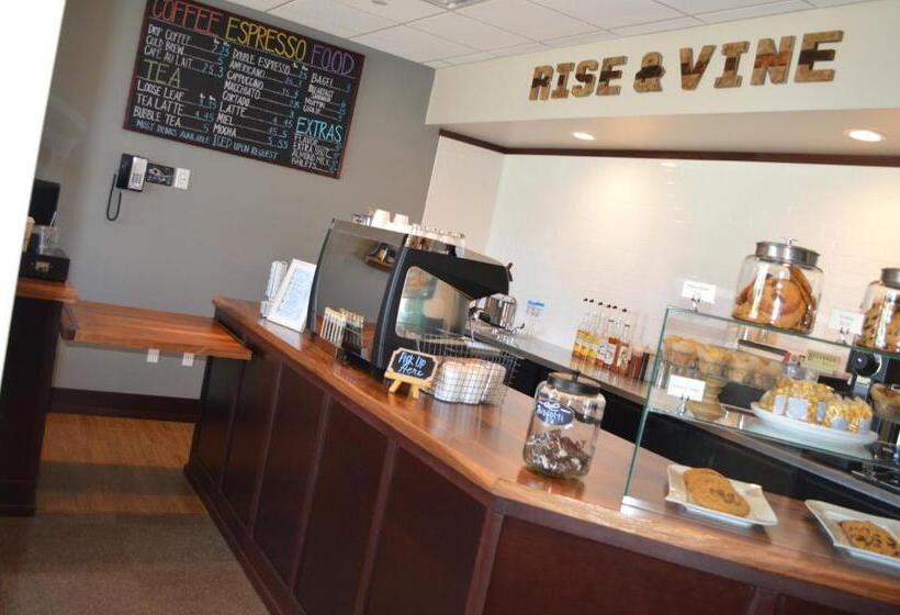 فندق The Inn At Harbor Shores