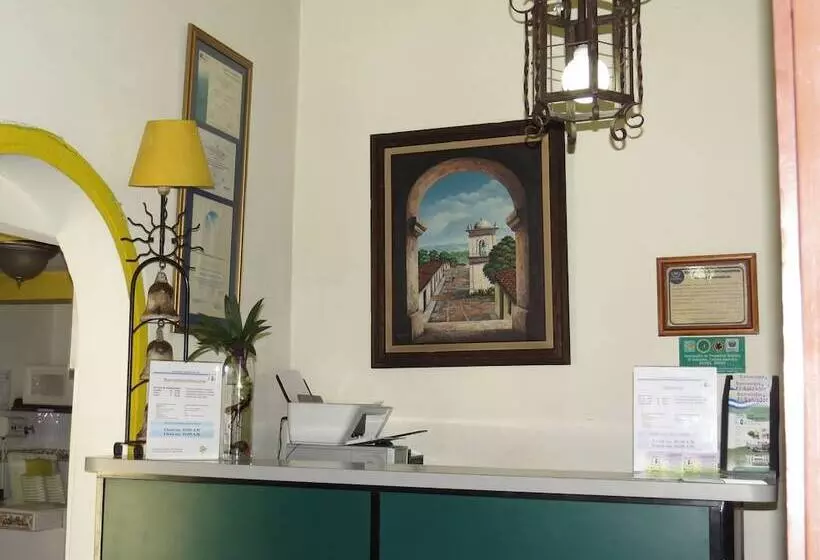 ホテル Villa Serena Flor Blanca