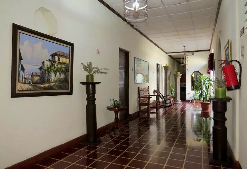 ホテル Villa Serena Flor Blanca