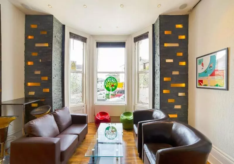 Bed and Breakfast Eagle House Hotel - Guest House