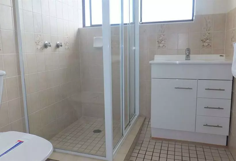 Broadwater Shores Waterfront Apartments