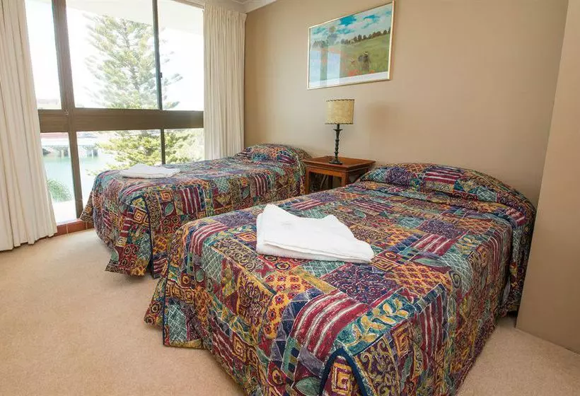 Broadwater Shores Waterfront Apartments