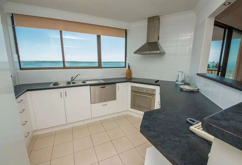 Broadwater Shores Waterfront Apartments