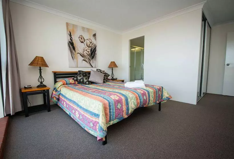 Broadwater Shores Waterfront Apartments