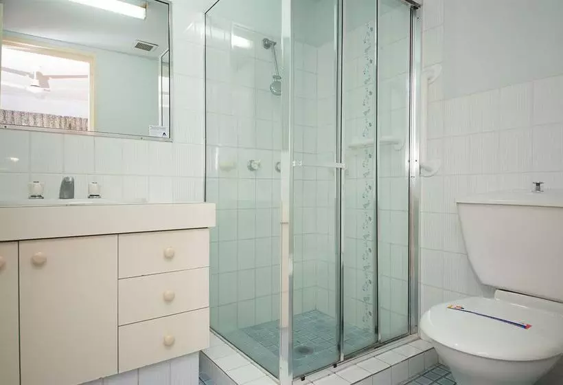 Broadwater Shores Waterfront Apartments