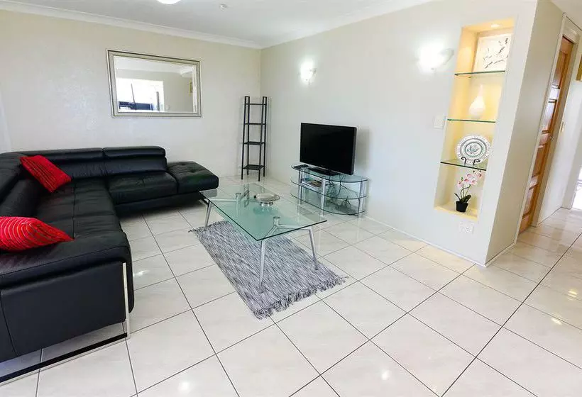 Broadwater Shores Waterfront Apartments