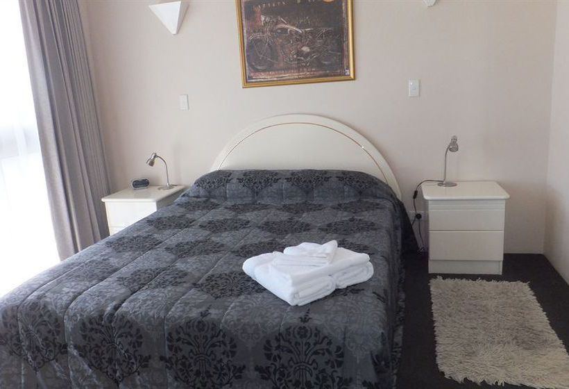 Broadwater Shores Waterfront Apartments