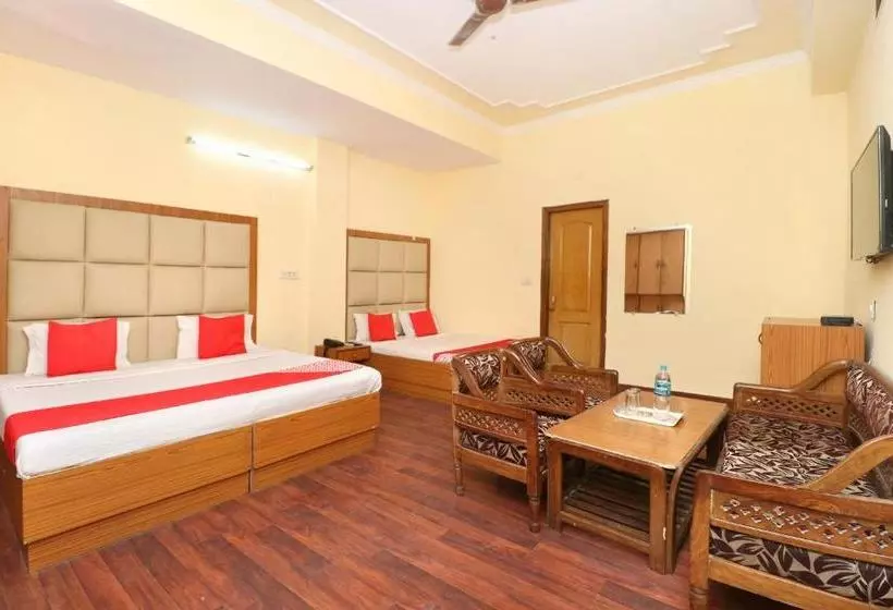 فندق Abhi International