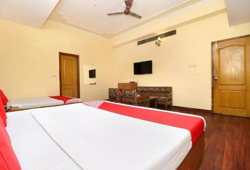 فندق Abhi International