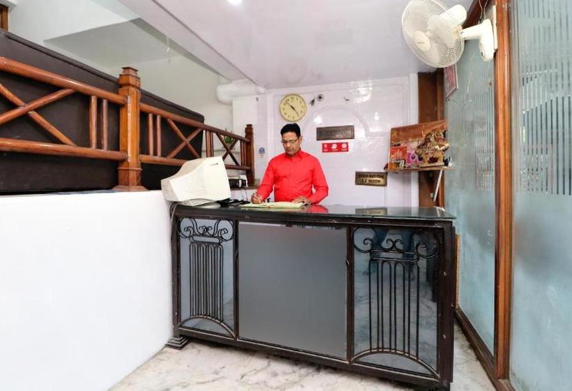 호텔 Abhi International