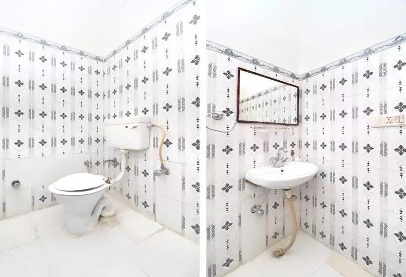 فندق Abhi International