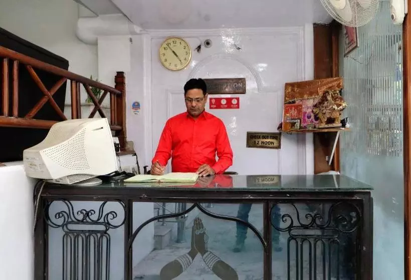 فندق Abhi International