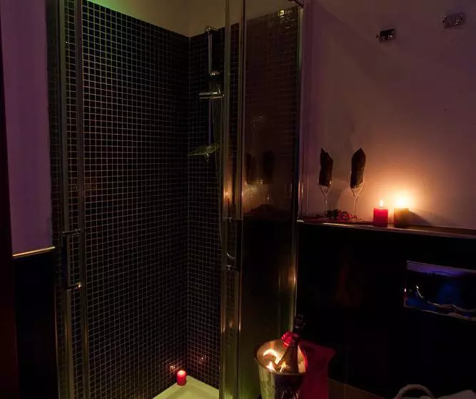 هتل The Victory Suite