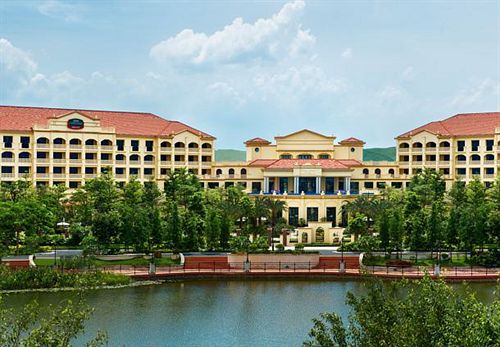 בית מלון כפרי Courtyard By Marriott Boluo