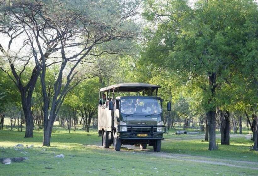فندق Emanya At Etosha Game Lodge