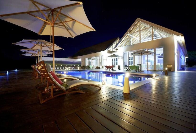 فندق Emanya At Etosha Game Lodge